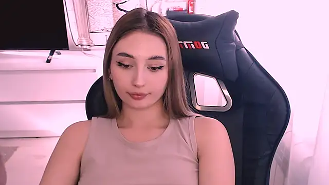 Snapshot of beauty_blonde chatting on 19, 9, 2025 beauty blonde online show from 19, 9, 2025