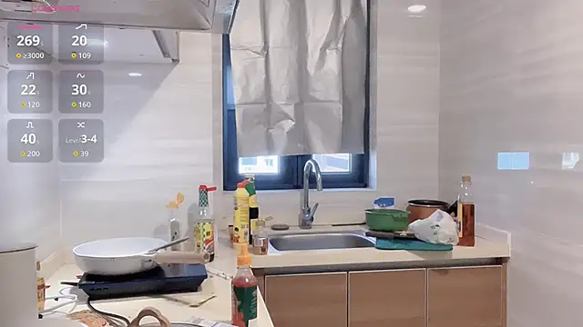 Snapshot of Moonccoi chatting on 10, 9, 2025 Moonccoi online show from 10, 9, 2025