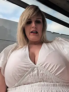 Sexybiene969 online show from 15, 4, 2026