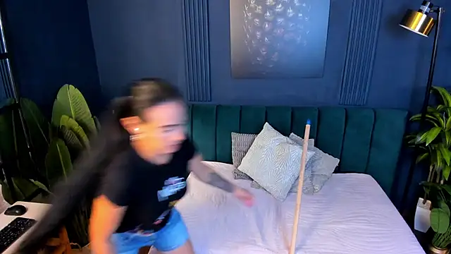 scarlet edwars online show from 11, 2, 2025