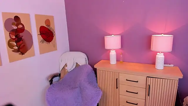 scarlet edwars online show from 3, 3, 2025