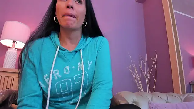 scarlet edwars online show from 7, 3, 2025