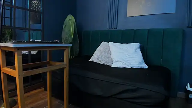 scarlet edwars online show from 4, 4, 2026