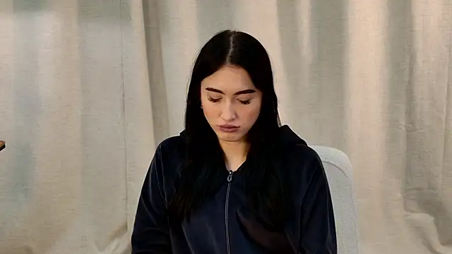 LynnaHandley online show from 7, 2, 2025