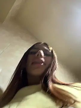 Laura-Khalifa online show from 22, 2, 2025