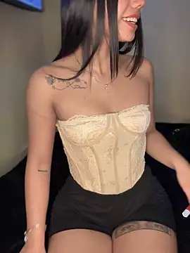 Laura-Khalifa online show from 18, 10, 2025