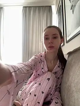 Snapshot of RosieMills chatting on 4, 3, 2026 RosieMills online show from 4, 3, 2026