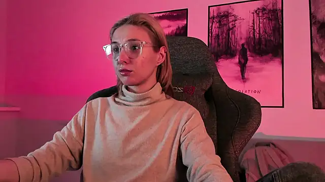 PhilippaAdamas online show from 28, 2, 2025