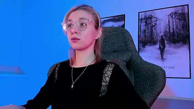 PhilippaAdamas online show from 6, 3, 2025