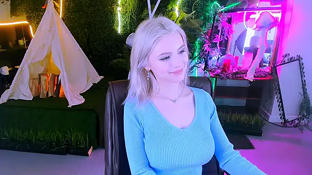 LeonaStane online show from 14, 2, 2025