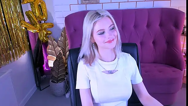 LeonaStane online show from 1, 3, 2025