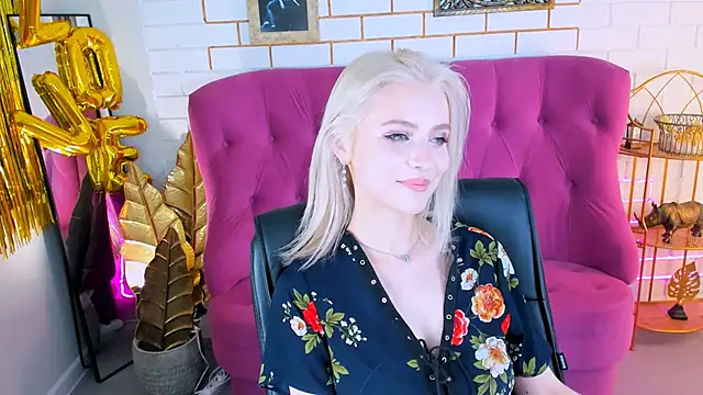 LeonaStane online show from 5, 3, 2025