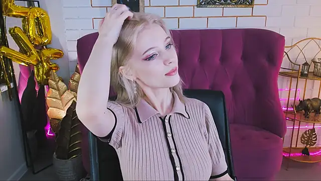 LeonaStane online show from 8, 10, 2025