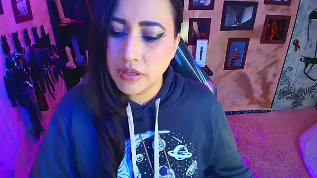 cherryy bombshelll online show from 7, 1, 2026