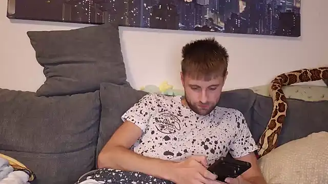 ademandjulia online show from 6, 11, 2025