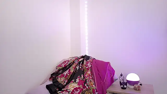 Snapshot of oishii_ambar chatting on 24, 10, 2025 oishii ambar online show from 24, 10, 2025