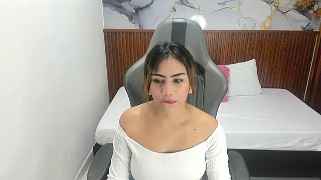 Holly 22 online show from 18, 11, 2025