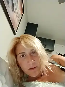 Snapshot of Skippydippy99 chatting on 26, 10, 2025 Skippydippy99 online show from 26, 10, 2025