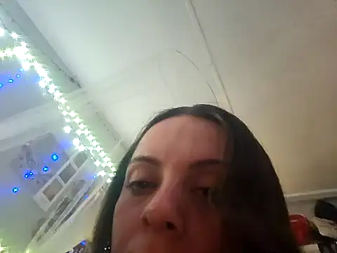 Snapshot of ShysluutGia chatting on 8, 2, 2025 ShysluutGia online show from 8, 2, 2025