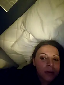 Snapshot of ShysluutGia chatting on 9, 2, 2025 ShysluutGia online show from 9, 2, 2025