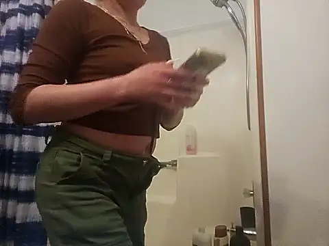 Snapshot of ShysluutGia chatting on 13, 2, 2025 ShysluutGia online show from 13, 2, 2025