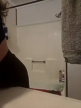 Snapshot of ShysluutGia chatting on 14, 2, 2025 ShysluutGia online show from 14, 2, 2025