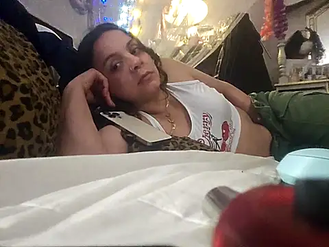 Snapshot of ShysluutGia chatting on 25, 2, 2025 ShysluutGia online show from 25, 2, 2025