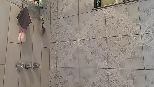 Snapshot of ShysluutGia chatting on 6, 10, 2025 ShysluutGia online show from 6, 10, 2025