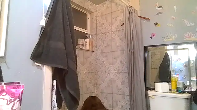 Snapshot of ShysluutGia chatting on 13, 10, 2025 ShysluutGia online show from 13, 10, 2025