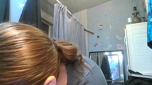 Snapshot of ShysluutGia chatting on 14, 10, 2025 ShysluutGia online show from 14, 10, 2025