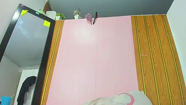 camilagreeco online show from 5, 10, 2025