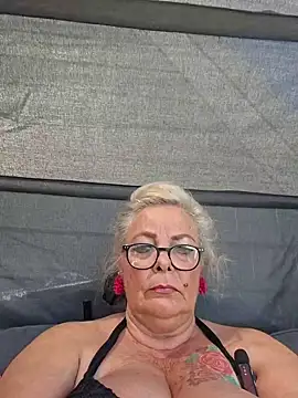 HotSilli152 online show from 25, 6, 2026
