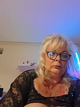 HotSilli152 online show from 4, 8, 2026