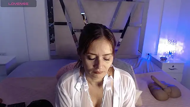 KathyLee69  online show from 26, 10, 2025