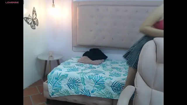 Snapshot of honnielane chatting on 14, 2, 2025 honnielane online show from 14, 2, 2025