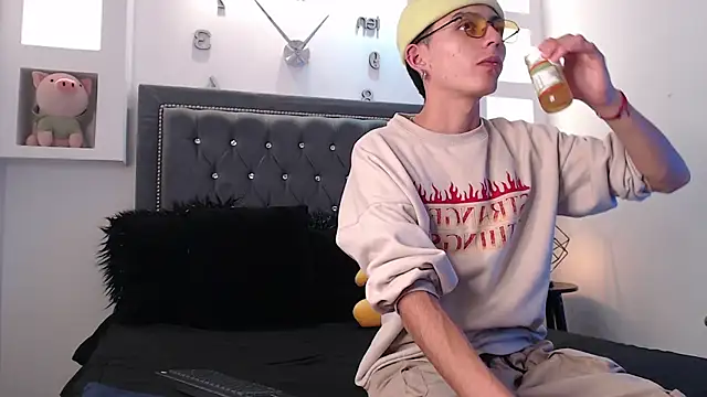 Snapshot of MaikyCooper chatting on 5, 3, 2025 MaikyCooper online show from 5, 3, 2025