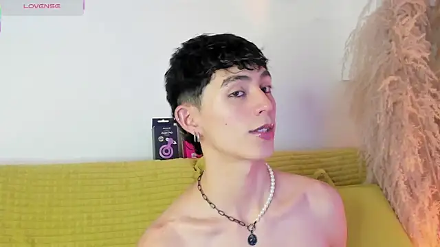 Snapshot of MaikyCooper chatting on 2, 10, 2025 MaikyCooper online show from 2, 10, 2025