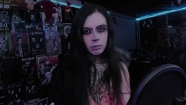 Snapshot of rotten_dreams chatting on 28, 10, 2025 rotten dreams online show from 28, 10, 2025