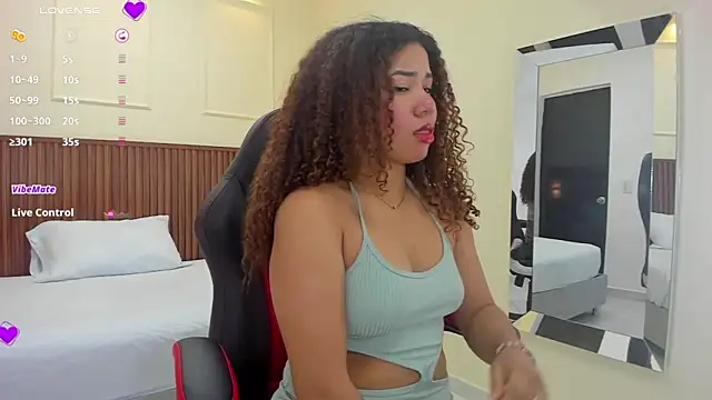 MELINAMARTINS online show from 12, 2, 2025