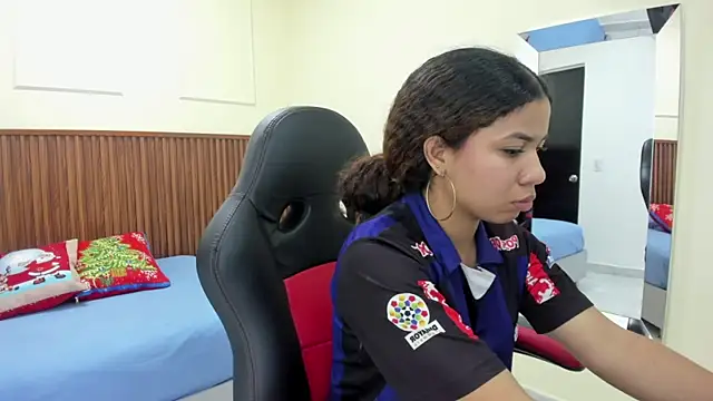 MELINAMARTINS online show from 16, 12, 2025