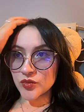 ValentinaOrtiz3 online show from 4, 2, 2026