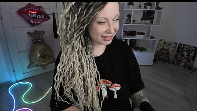 Snapshot of HoneySallyMoore chatting on 14, 6, 2026 HoneySallyMoore online show from 14, 6, 2026