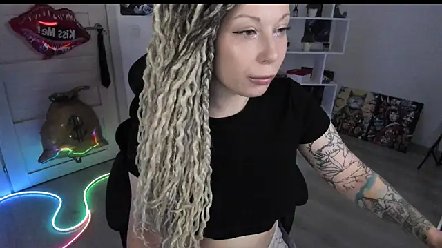 Snapshot of HoneySallyMoore chatting on 20, 7, 2026 HoneySallyMoore online show from 20, 7, 2026