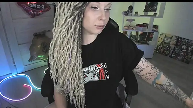 Snapshot of HoneySallyMoore chatting on 28, 7, 2026 HoneySallyMoore online show from 28, 7, 2026