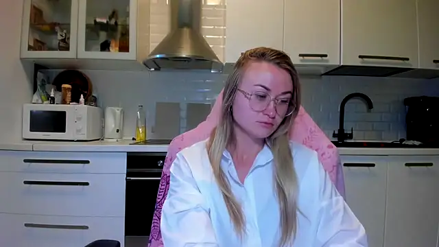 Snapshot of your_Goddess_Eva chatting on 4, 10, 2025 your Goddess Eva online show from 4, 10, 2025