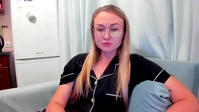 Snapshot of your_Goddess_Eva chatting on 8, 10, 2025 your Goddess Eva online show from 8, 10, 2025