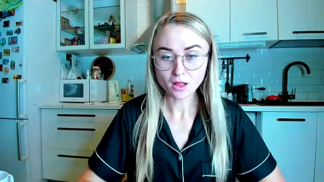 Snapshot of your_Goddess_Eva chatting on 18, 11, 2025 your Goddess Eva online show from 18, 11, 2025