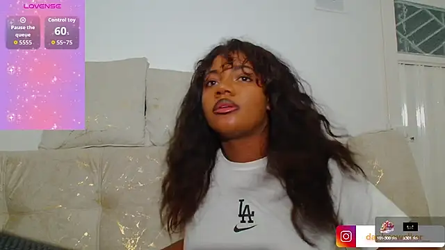 Snapshot of Daphnewalker__ chatting on 1, 10, 2025 Daphnewalker   online show from 1, 10, 2025