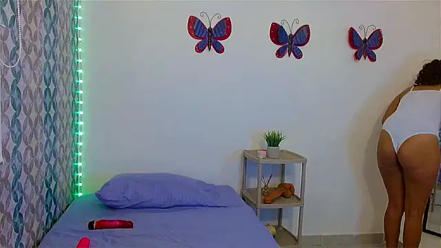 Emilybateee online show from 27, 2, 2025