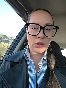 Snapshot of Mona_Plus chatting on 12, 11, 2025 Mona Plus online show from 12, 11, 2025